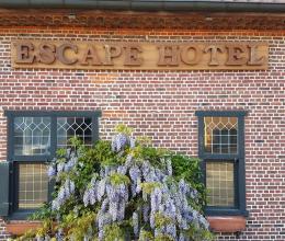 Escape Hotel - Gevel